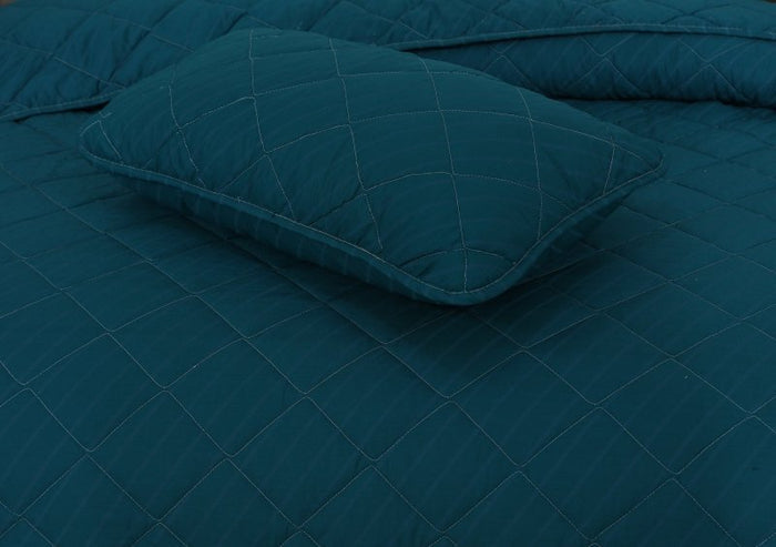 Quilted Bed Spread 3 PCS Design Code 110 - Nishat Creative Store