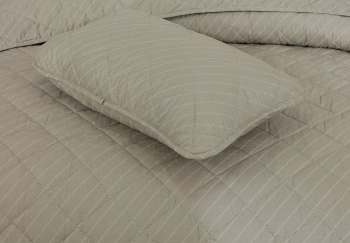 Quilted Bed Spread 3 PCS Design Code 111 - Nishat Creative Store